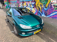 Peugeot 206 CC - 1.6-16V Roland Garros super onderhouden airco rijd heerlijk zeer Leuke zomer auto boeken a