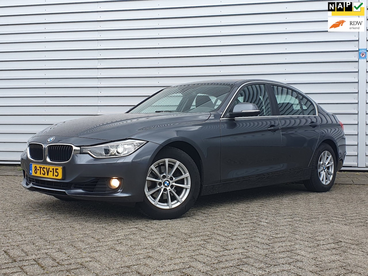 BMW 3-serie - 320i Exec. Clima/Cruise/NAVI/LM - AutoWereld.nl