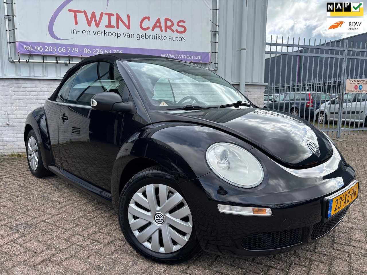 Volkswagen New Beetle Cabriolet - 1.6 Highline Airco - AutoWereld.nl