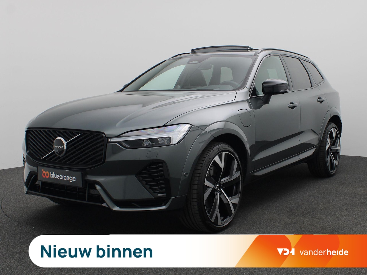 Volvo XC60 - 2.0 T8 Plug-in hybrid AWD Ultra Dark Exec. Ed. Panoramadak, Trekhaak, 22" LM Velgen, Bower - AutoWereld.nl