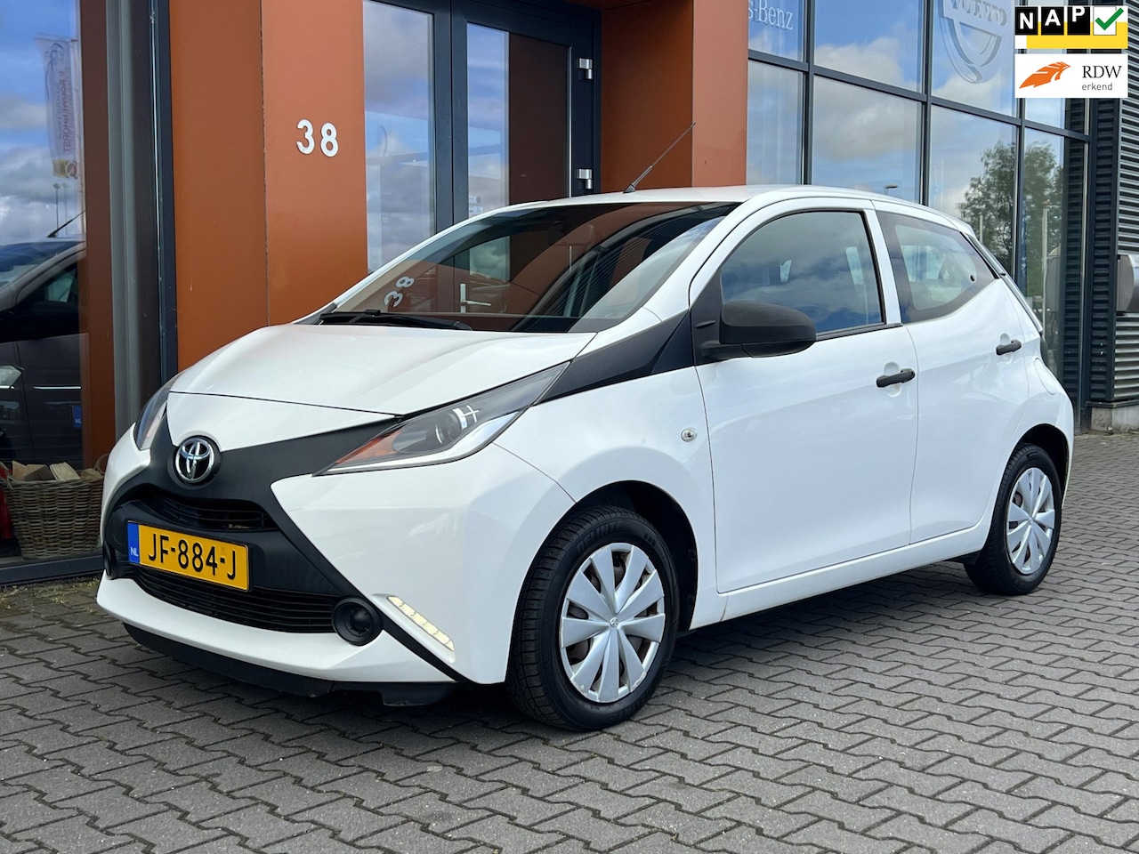 Toyota Aygo - 1.0 VVT-i x-now|Isofix|AUX|Limiter|APK 2027 - AutoWereld.nl