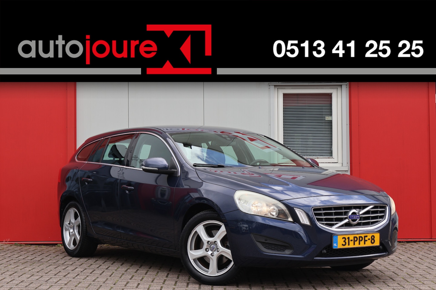 Volvo V60 - 1.6 T3 Momentum | Origineel NL | Leder | Navigatie | Trekhaak | - AutoWereld.nl