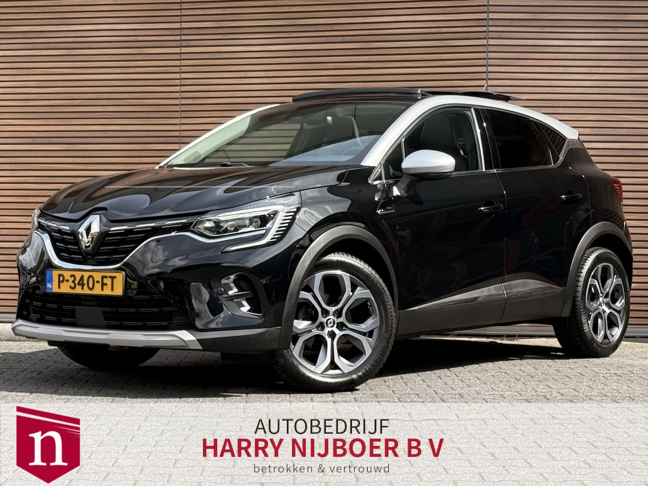 Renault Captur - 1.3 TCe 140 Intens Schuifdak / Camera / Trekhaak/ Navi / Carplay - AutoWereld.nl