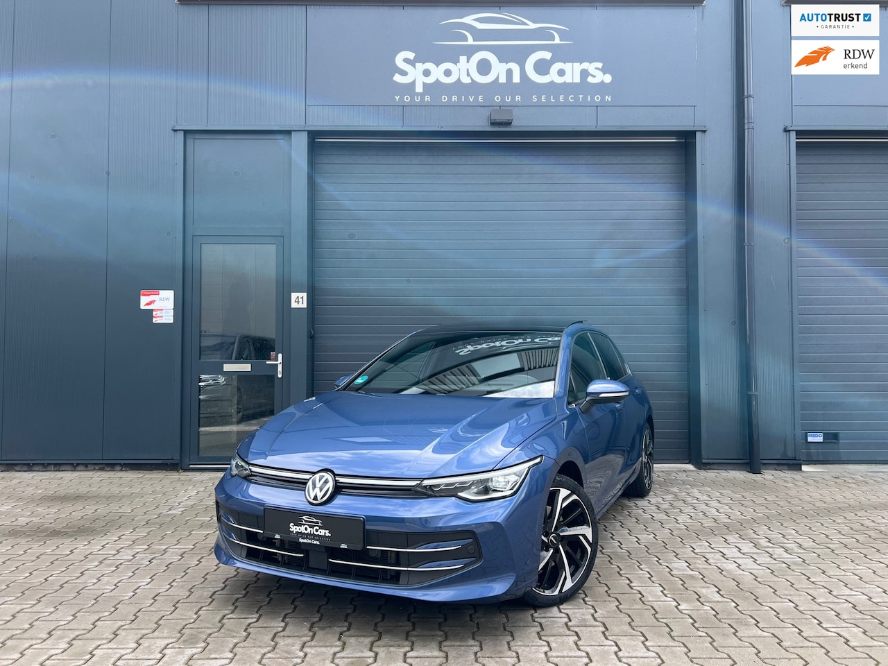 Volkswagen Golf - 1.5 eTSI PANO CAMERA HUD KEYLESS 50 jähre Edition - AutoWereld.nl