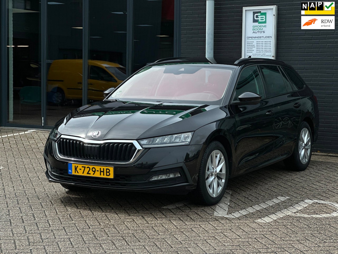 Skoda Octavia Combi - 1.0 e-TSI Business Edition/CAMERA/CARPLAY/STOELVERWARMING/NETTE STAAT!! - AutoWereld.nl