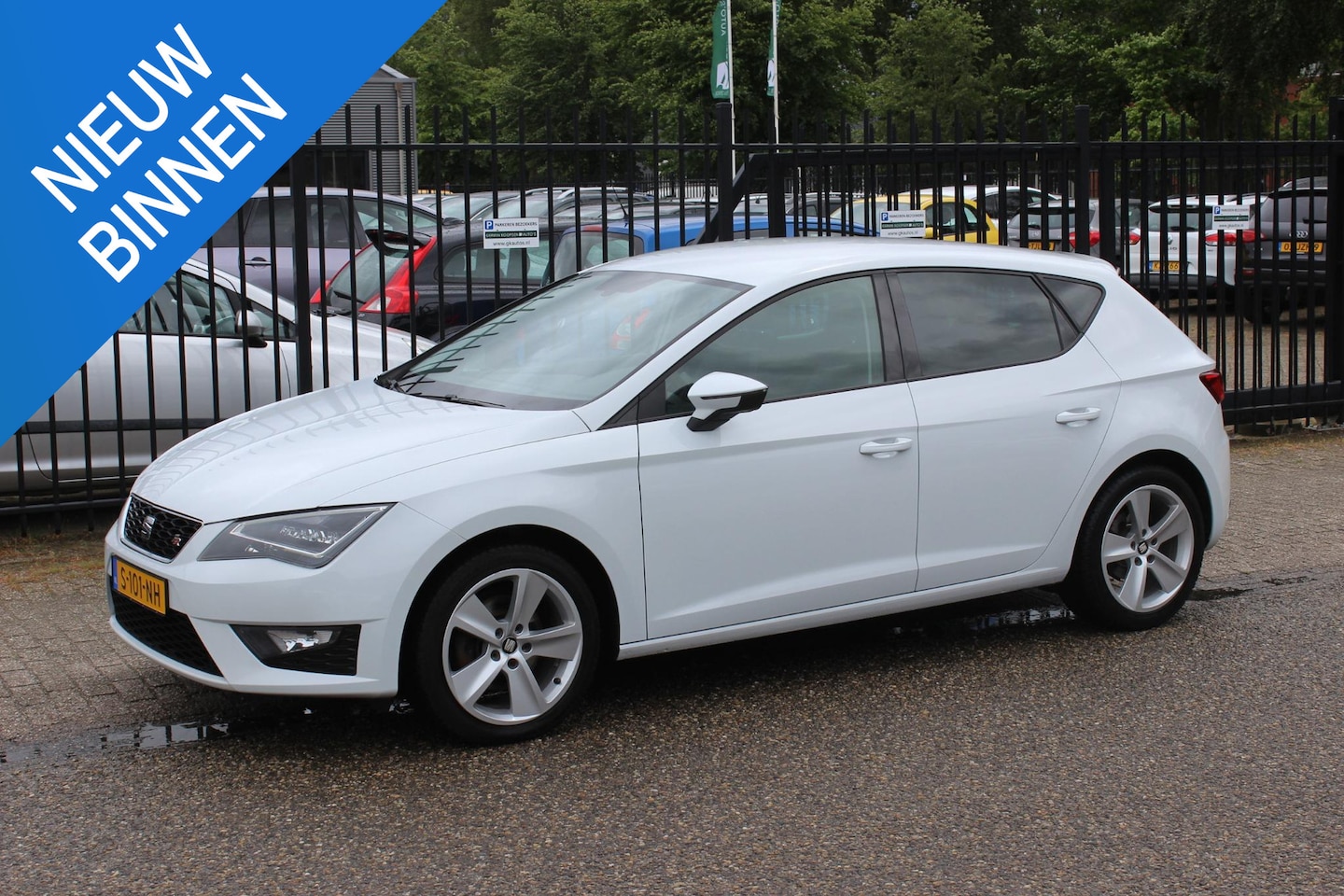 SEAT LEON