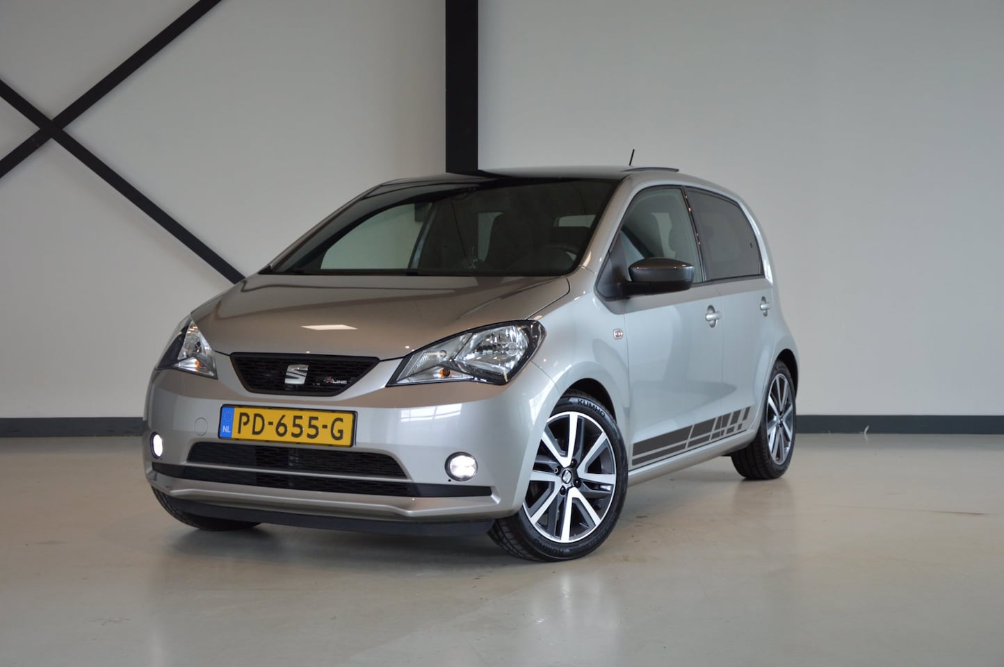 SEAT Mii - 1.0 FR Connect|Airco|Cruise Controle|PDC|Origineel NL|Panorama dak - AutoWereld.nl