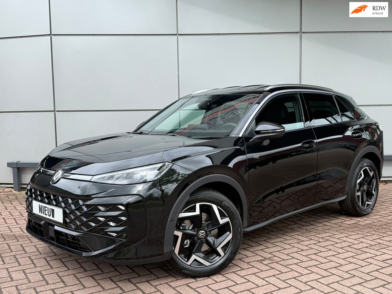 Volkswagen T-Roc - R-Line Edition | Stoel/Stuurverwarming | Camera | IQ Light - AutoWereld.nl