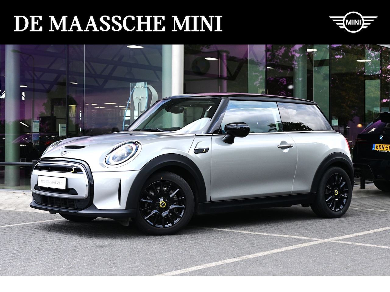 MINI Mini-Electric - Hatchback / Sportstoelen / Comfort Access / Achteruitrijcamera / Stoelverwarming / 16" LM - AutoWereld.nl