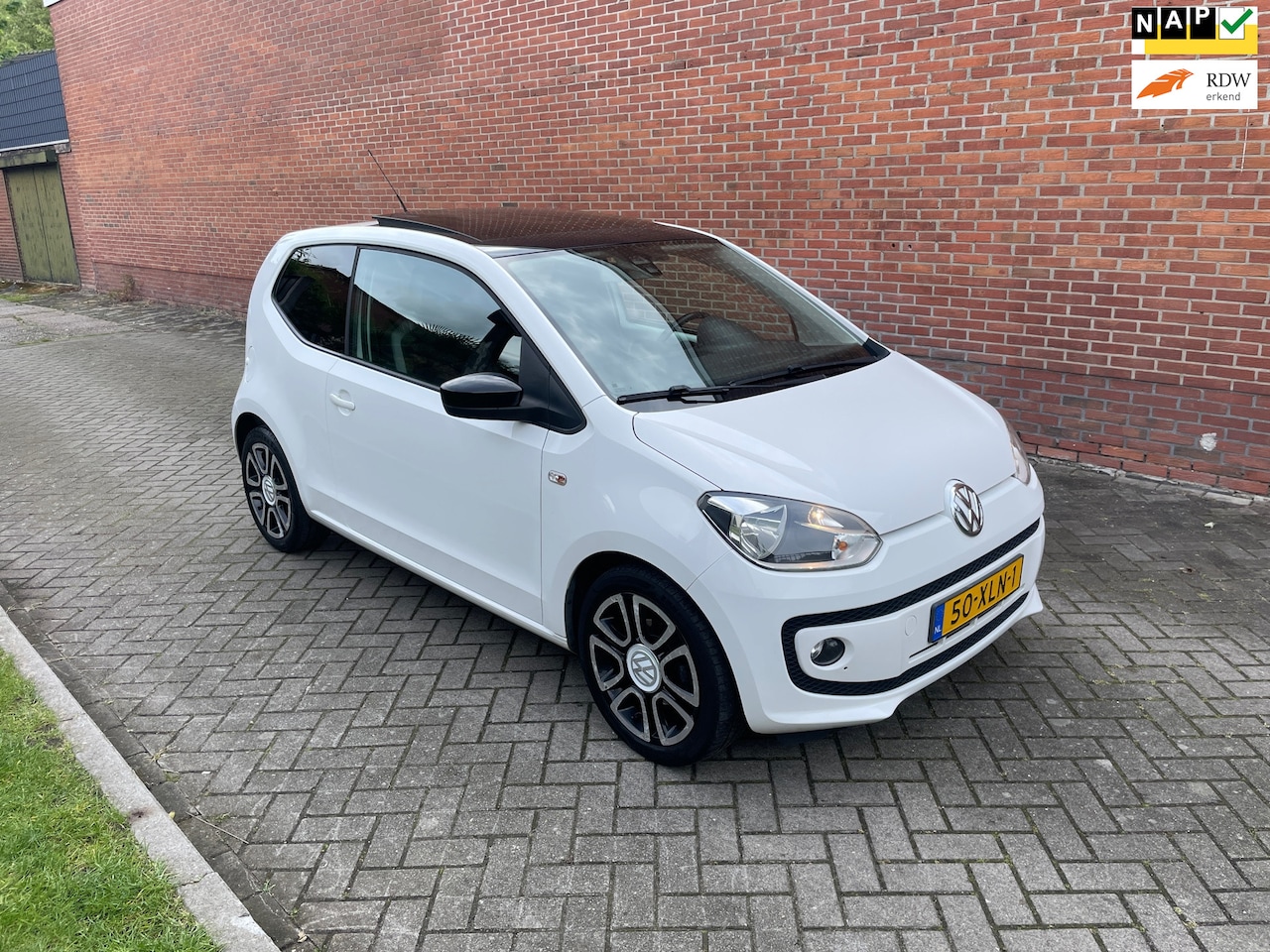 Volkswagen Up! - 1.0 high up! BlueMotion Airco Cruise - AutoWereld.nl