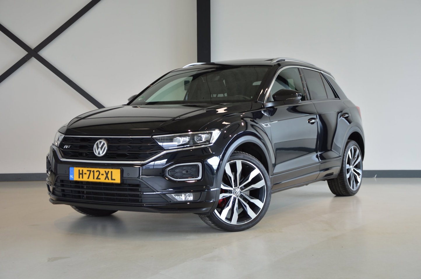 Volkswagen T-Roc - 1.5 TSI Sport Business R Line|Panorama dak|Trekhaak afneembaar|Stoelverwarming|Carplay - AutoWereld.nl