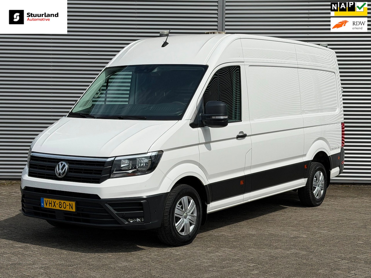 Volkswagen Crafter - 2.0 TDI 180pk L3H3 RWD Highline 3500kg trekhaak/ Airco/ Navi/ Camera/ Cruise/ - AutoWereld.nl