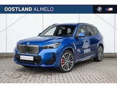 BMW iX1 - eDrive20 M Sport / Panoramadak / Sportstoelen / Comfort Access / Achteruitrijcamera / Adap