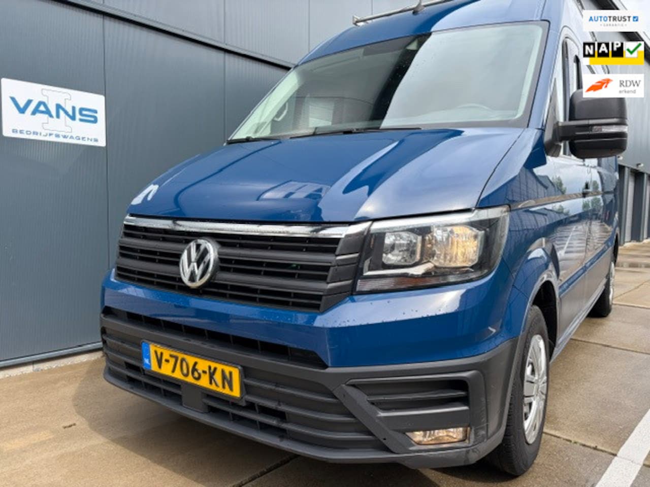 Volkswagen Crafter - 35 2.0 TDI L3H2 Highline Imperiaal en trekhaak - AutoWereld.nl