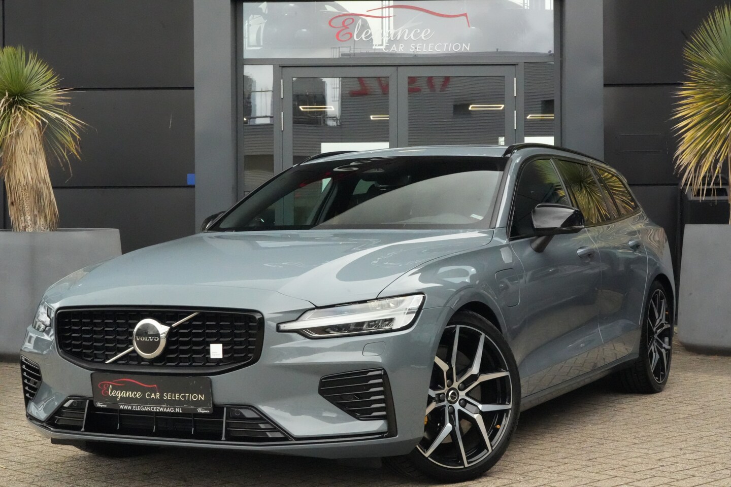 Volvo V60 - 2.0 T8 Plug-in hybrid AWD Polestar Engineered 455pk Panoramadak/Heiko-Uitlaat/Trekhaak - AutoWereld.nl