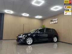 Volkswagen Golf - 1.0 TSI Connected Series * Dealer onderhouden / Navigatie / Camera / NL Auto