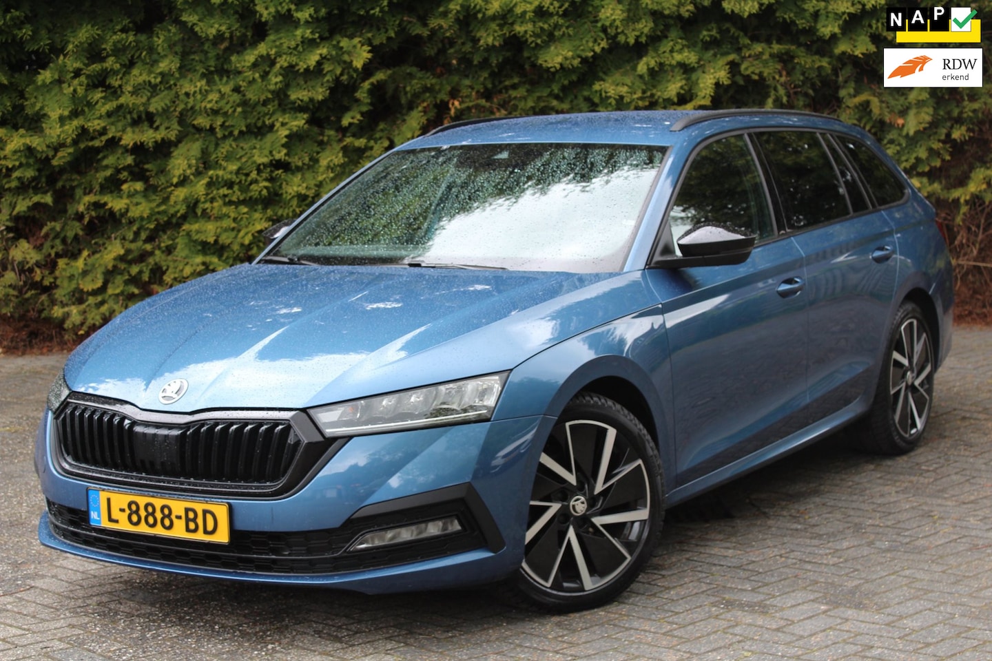 Skoda Octavia Combi - 1.0 e-TSI Sport Business 110PK Automaat | Navigatie | Trekhaak | Cruise Control | Apple/An - AutoWereld.nl