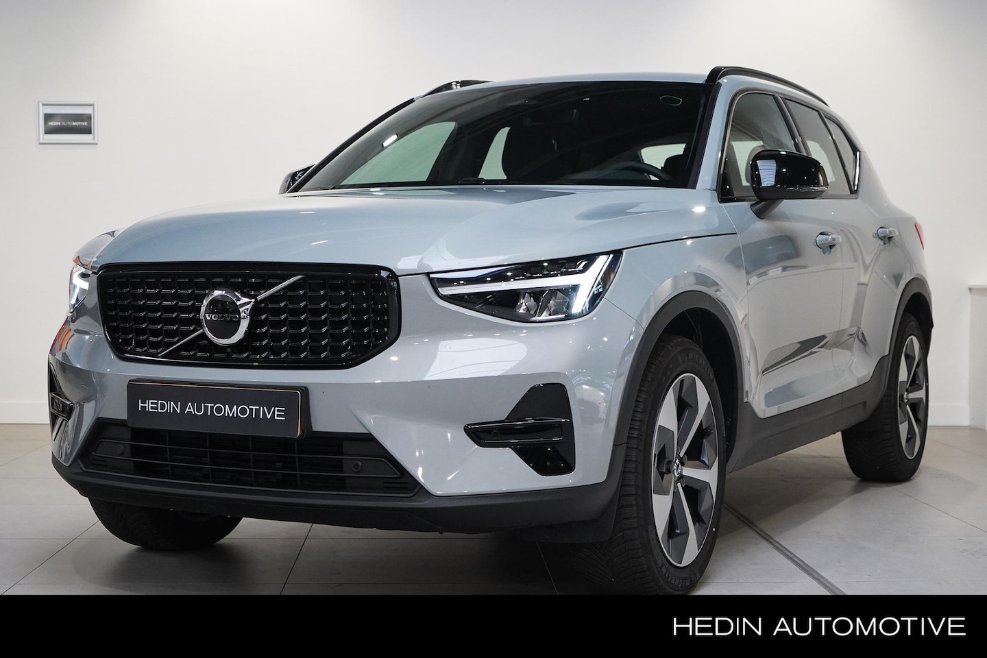Volvo XC40 - B4 Plus Dark Mild Hybrid 197pk | 2.000 kg trekgewicht! | All Season banden | Stoelen elekt - AutoWereld.nl