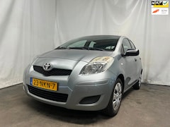 Toyota Yaris - 1.3 VVTi Comfort - Schade
