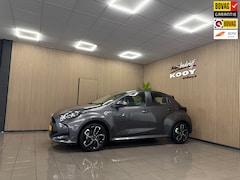 Toyota Yaris - 1.5 Hybrid Comfort * Navigatie / Camera / 17" LM Velgen / Dealer onderhouden