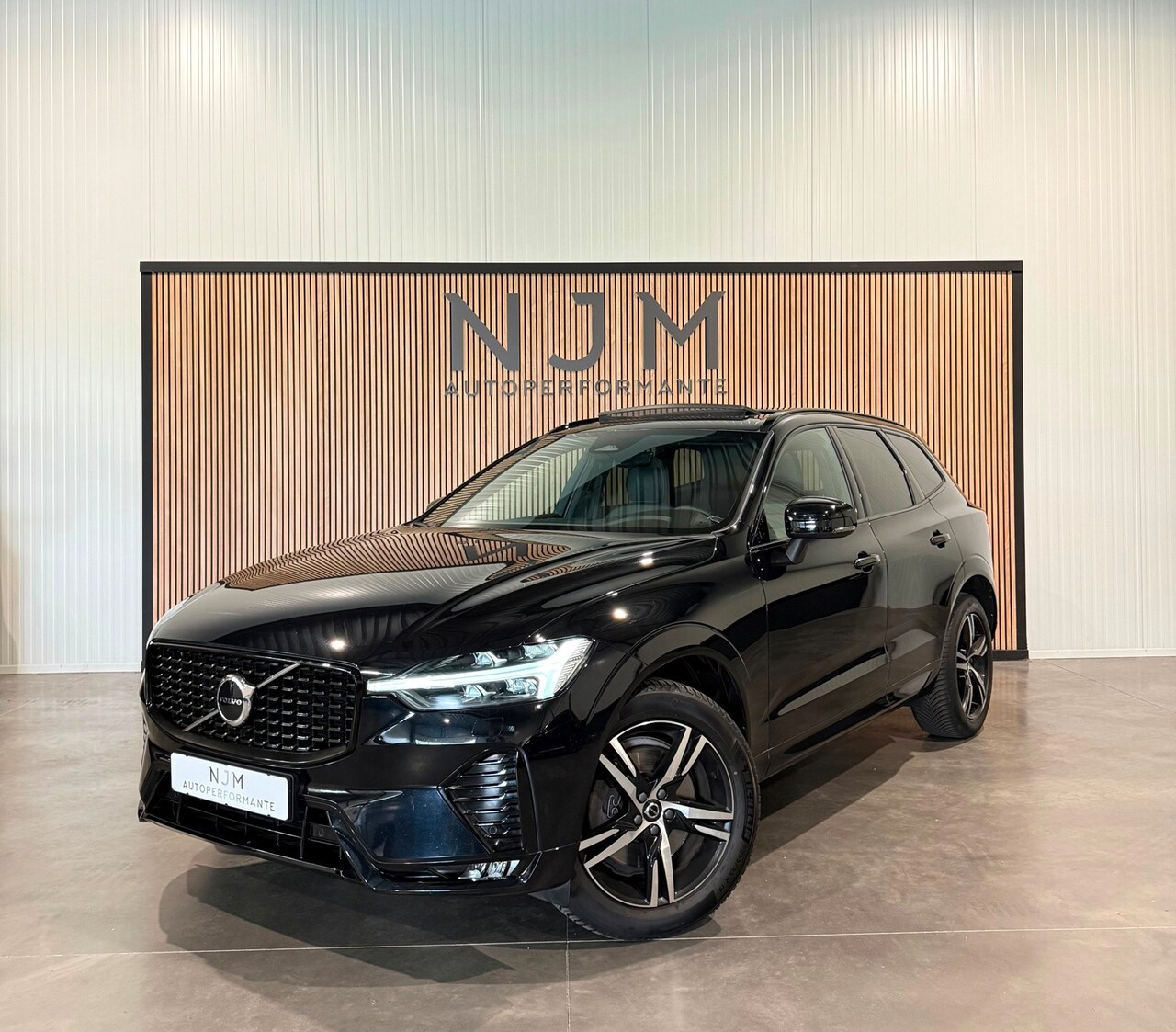 Volvo XC60 - 2.0 B4 R-Design|Pano|H&K|Memory|Keyless - AutoWereld.nl