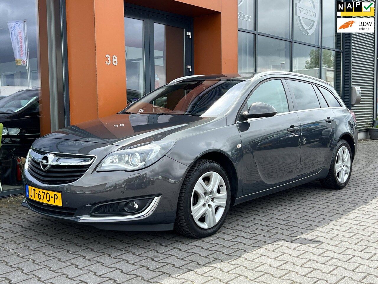 Opel Insignia Sports Tourer - 1.6 T |Leer|Navi|Clima|Stoelverw - AutoWereld.nl