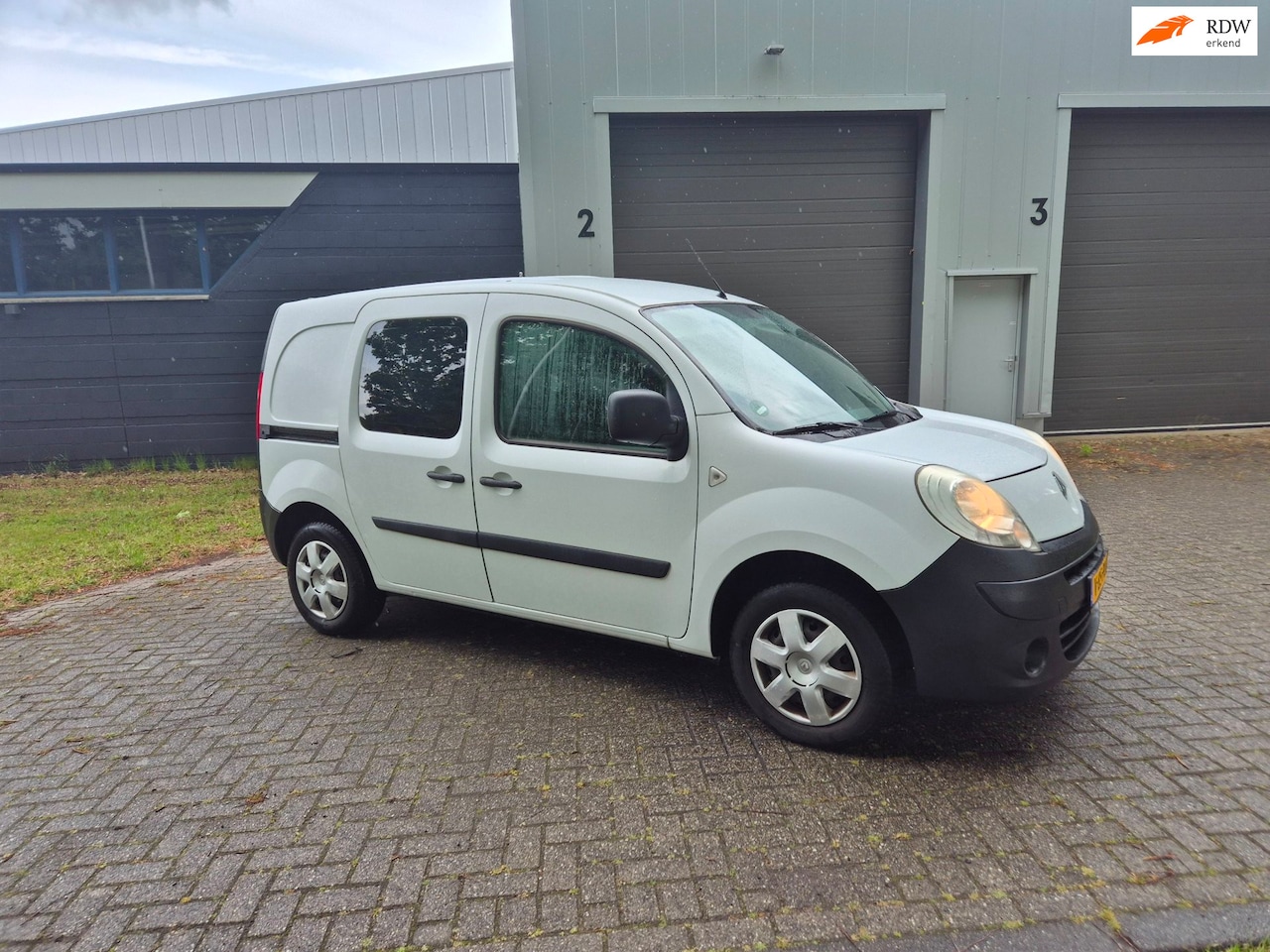 Renault Kangoo Express - 1.6-16V Express BENZINE AIRCO SCHUIFDEUR APK 2028 - AutoWereld.nl
