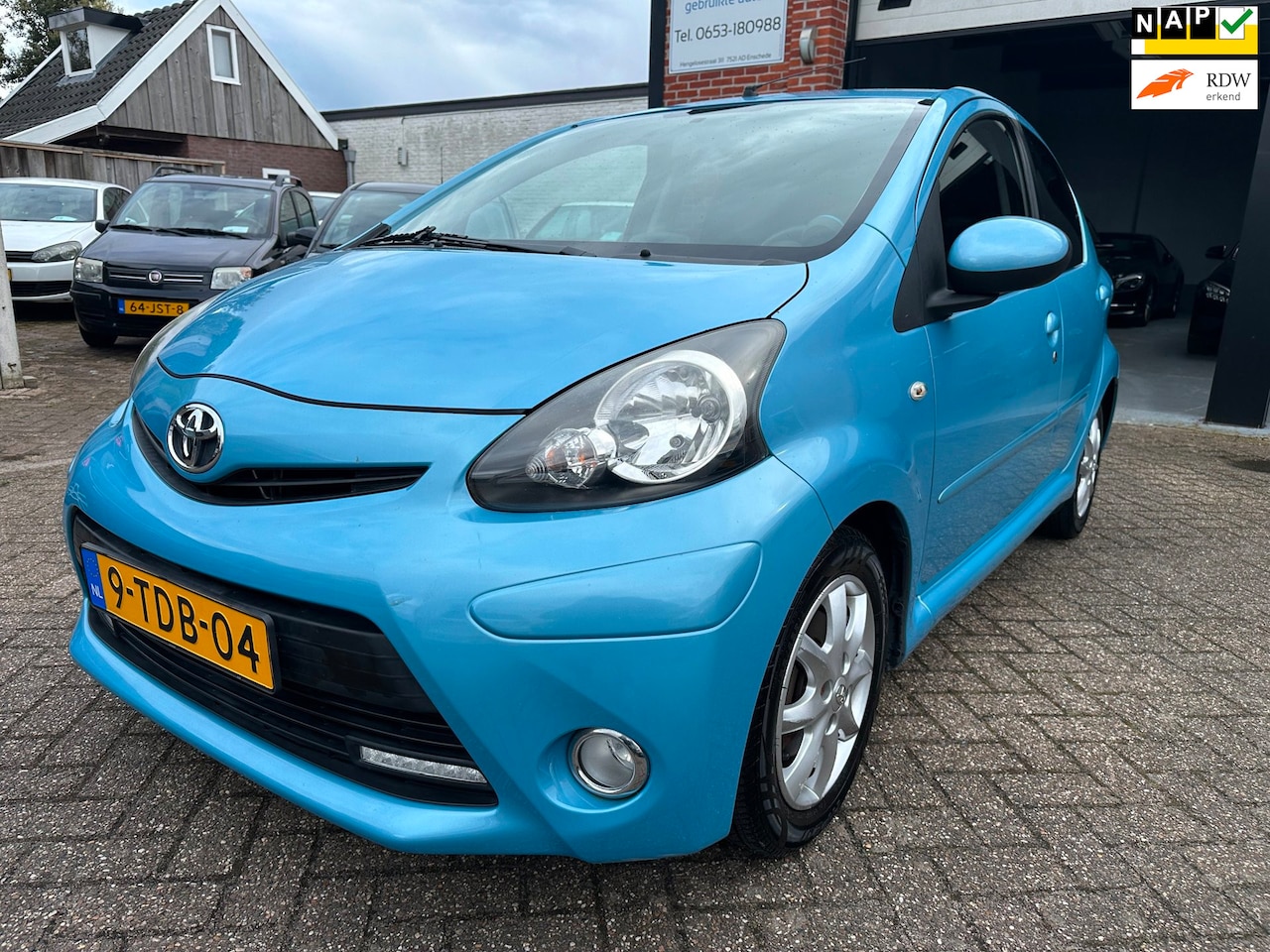 Toyota Aygo - 1.0 VVT-i Dynamic Blue AUTOMAAT-AIRCO-NAVI-CENTRAAL - AutoWereld.nl