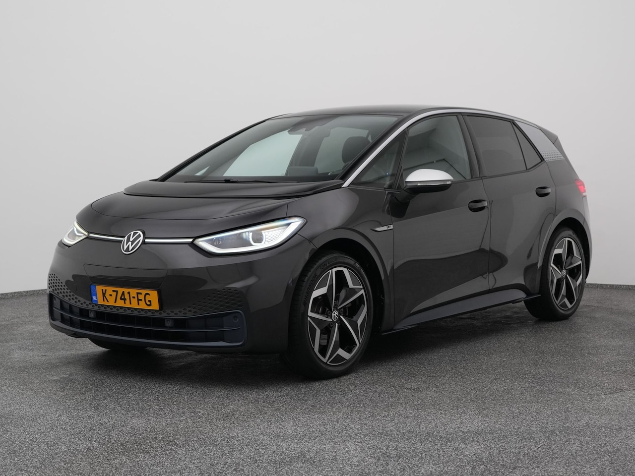 Volkswagen ID.3 - First Plus 58 kWh | CAMERA | ADAPTIVE | STOEL- EN STUURVERW. | TREKHAAK - AutoWereld.nl