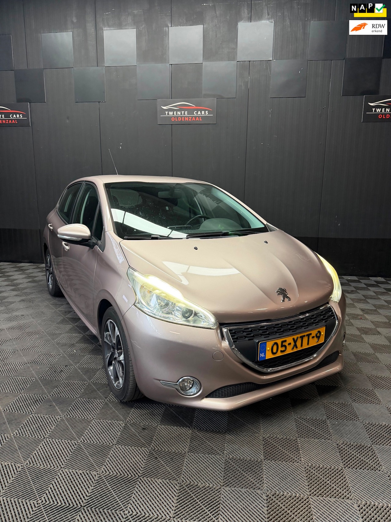 Peugeot 208 - 1.2 VTi Active | Navi | Led | PDC | Cruise | - AutoWereld.nl