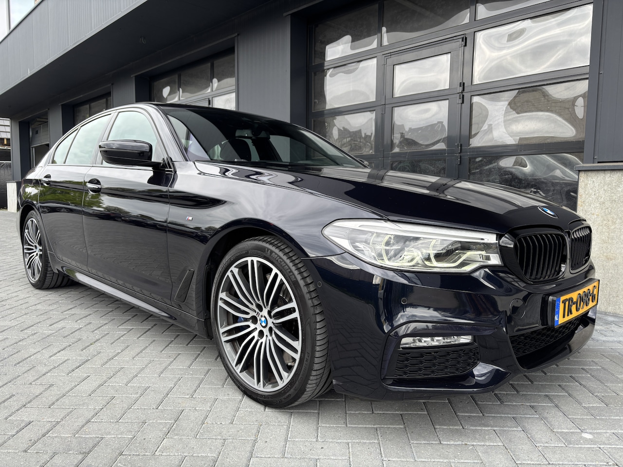 BMW 5-serie - 540i High Executive M sportpakket Harman Kardon - AutoWereld.nl