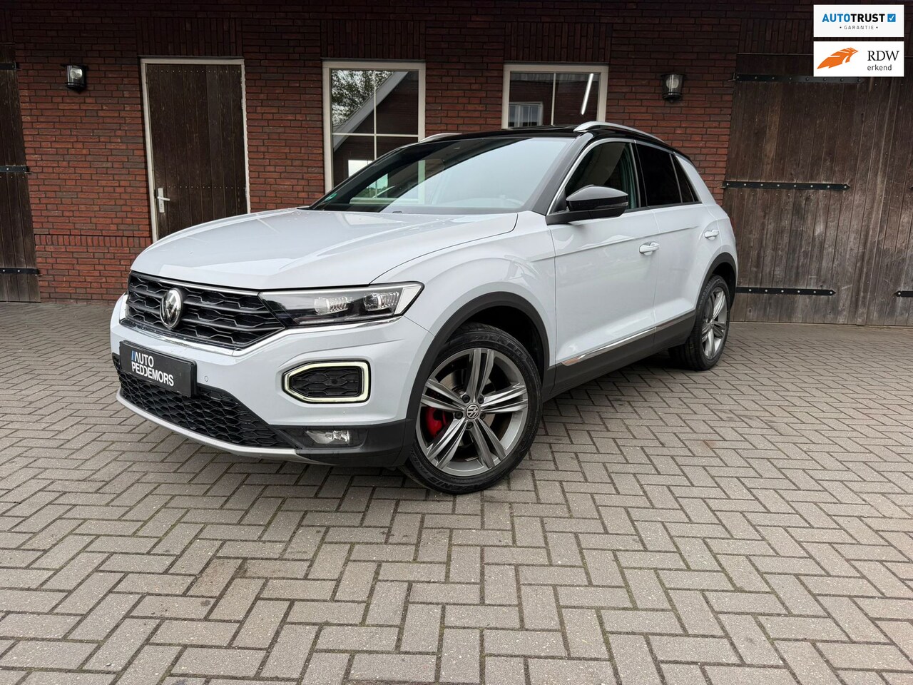 Volkswagen T-Roc - 1.5 TSI Sport | Pano| Trekhaak| ACC| Full LED - AutoWereld.nl