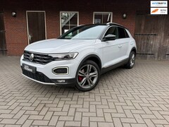 Volkswagen T-Roc - 1.5 TSI Sport | Pano| Trekhaak| ACC| Full LED