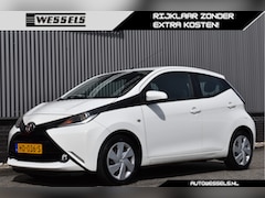 Toyota Aygo - 1.0 VVT-i x-play Afn. Trekhaak, Camera, Airco, Bluetooth, Elek. ramen