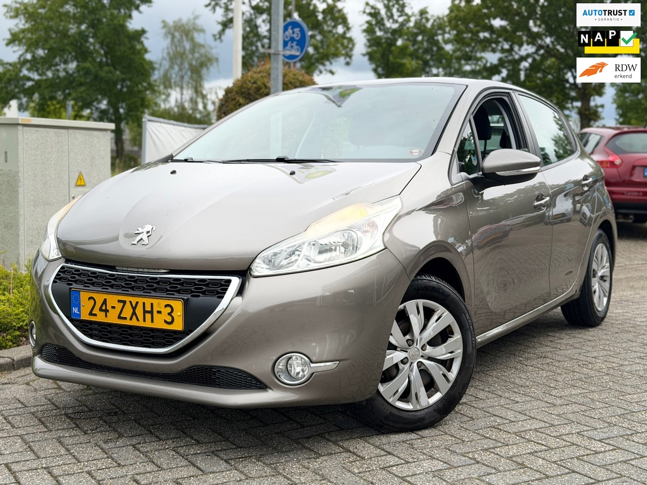 Peugeot 208 - 1.2 VTi Envy Clima airco, Cruise control, NL auto - AutoWereld.nl