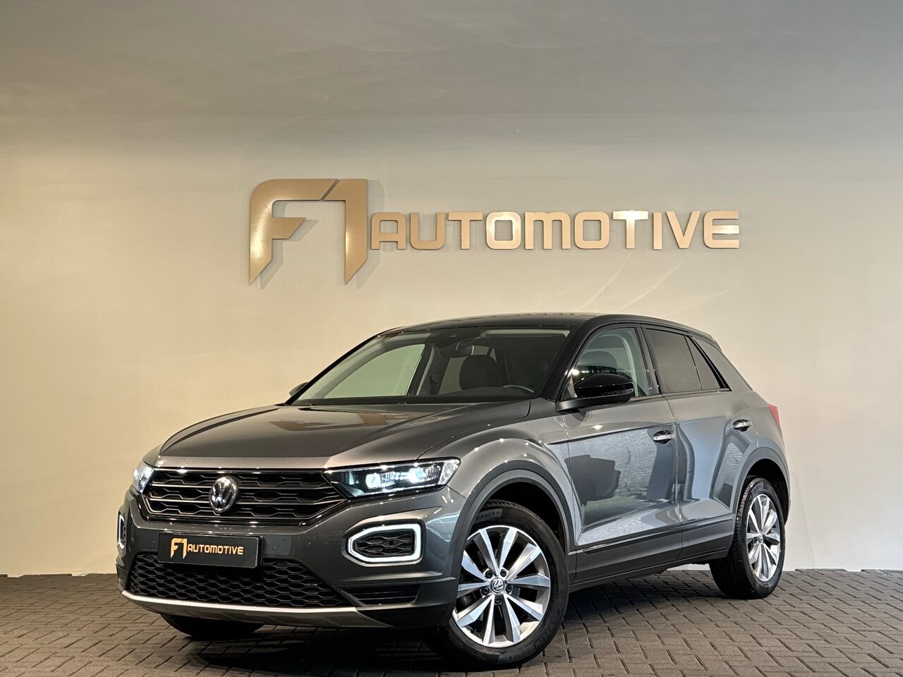 Volkswagen T-Roc - 1.5 TSI Sfeer|Dodehoek|Lane Assist|Stoelverwaming - AutoWereld.nl