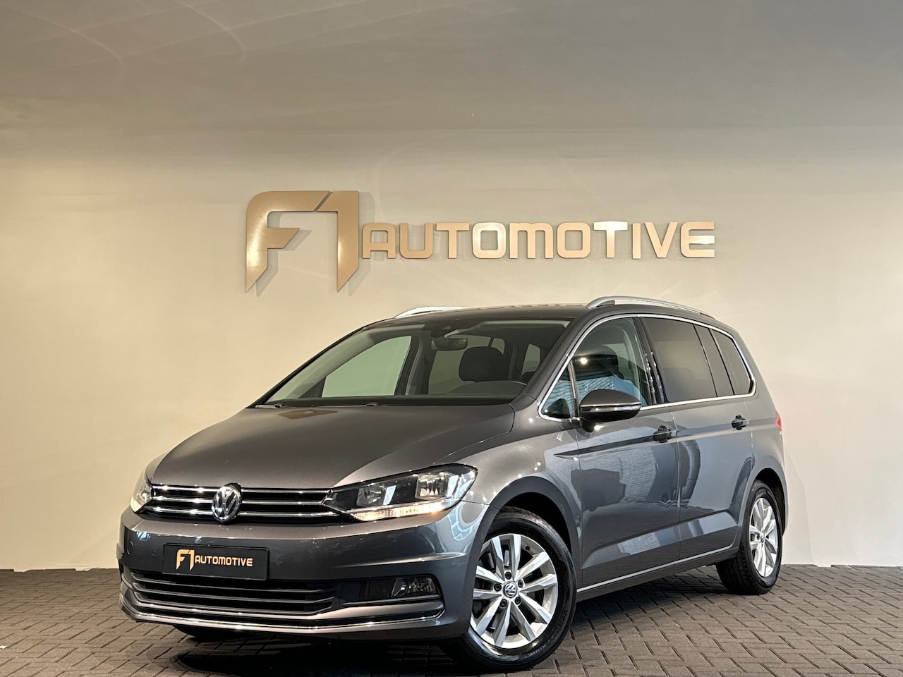 Volkswagen Touran - 1.5 TSI Highline Business 7p Trekhaak|Camera - AutoWereld.nl