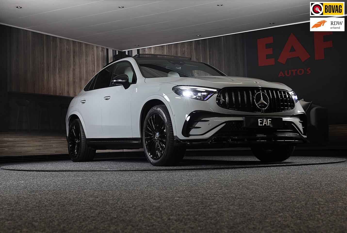 Mercedes-Benz GLC-klasse Coupé - 300e 4MATIC AMG 63 Look / Head Up / Memory / Open Pano / 360 Camera / Acc / Trekhaak / Led - AutoWereld.nl