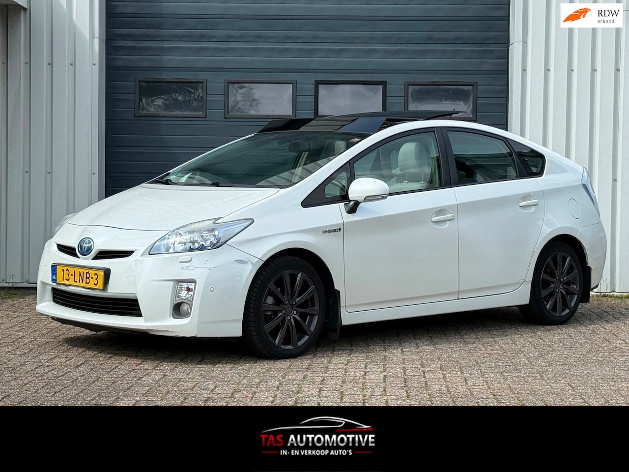 Toyota Prius - 1.8 Executive PANO / NAVI / CRUISE / LEER - AutoWereld.nl
