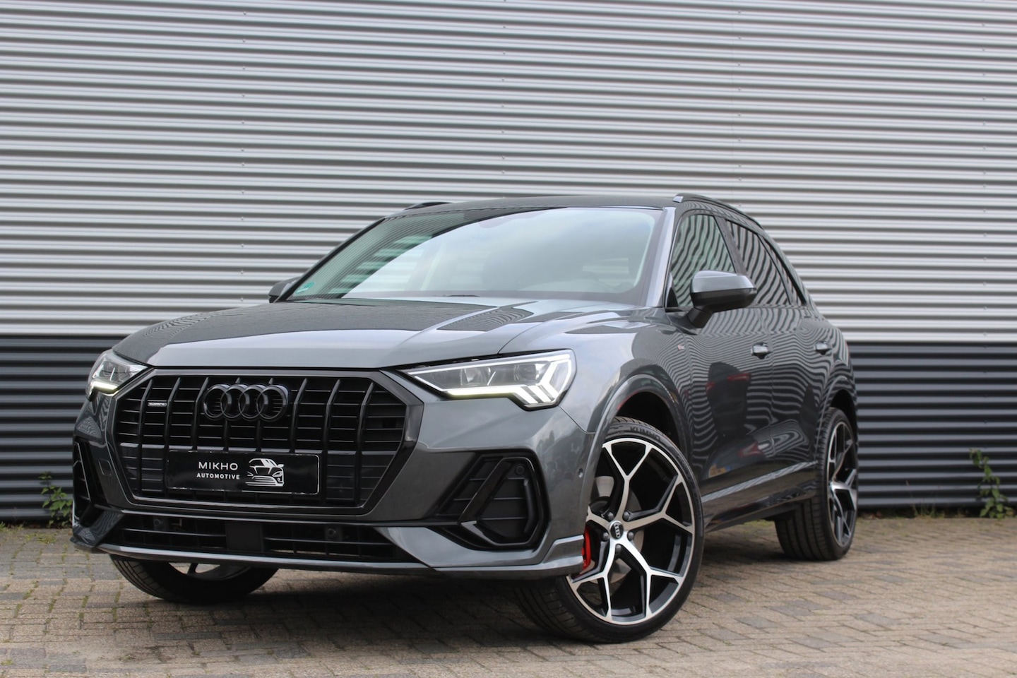 Audi Q3 - 45 TFSI quattro | S-Line | Trekhaak | Keyless | Dode hoek | Camera | Black optik | Stoelve - AutoWereld.nl