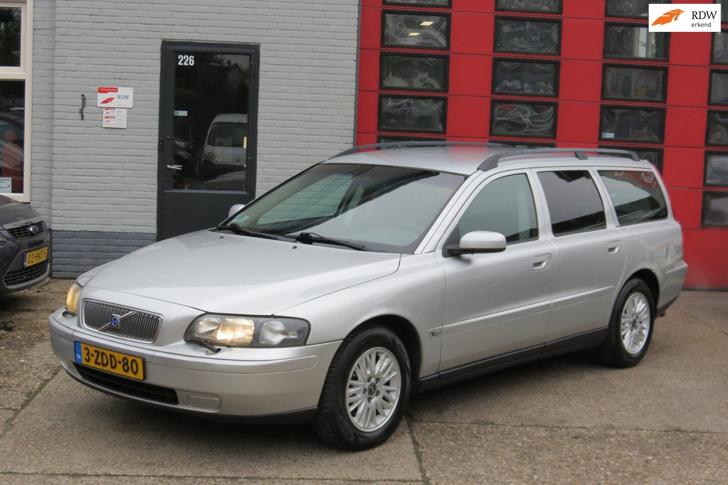 Volvo V70 - 2.4 Kinetic 2.4 Kinetic , LPG , Nieuwe APK - AutoWereld.nl
