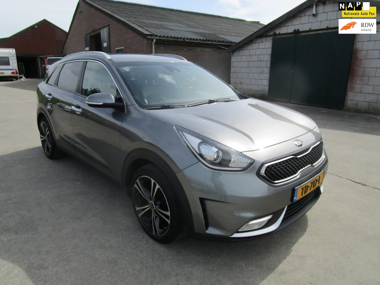 Kia Niro - 1.6 GDi PHEV DynamicLine cam clima lm leer mooi - AutoWereld.nl