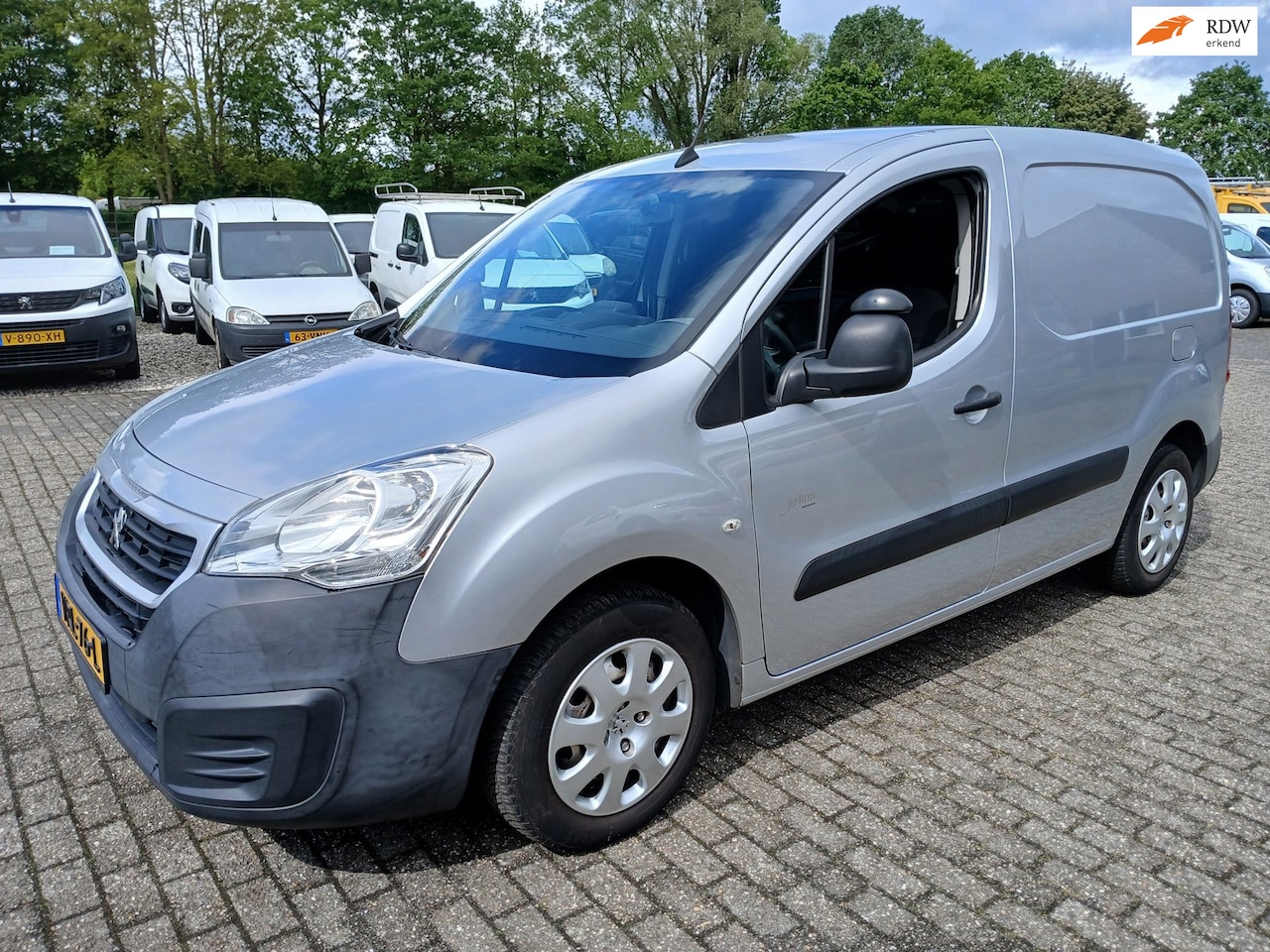 Peugeot Partner - 120 1.6 BlueHDi 75 L1 Premium Pack 120 1.6 BlueHDi 75 L1 Premium Pack - AutoWereld.nl