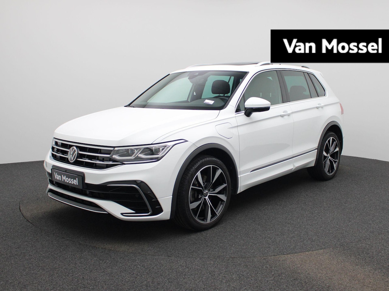 Volkswagen Tiguan - 1.4 TSI eHybrid R-Line Business+ 245 PK| Dealeronderhouden | Panoramadak | Achterklep Elek - AutoWereld.nl