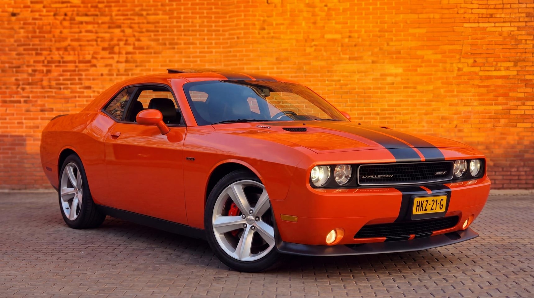 Dodge Challenger - SRT8 6.1L 432PK V8 2010 HANDGESCHAKELD! - AutoWereld.nl