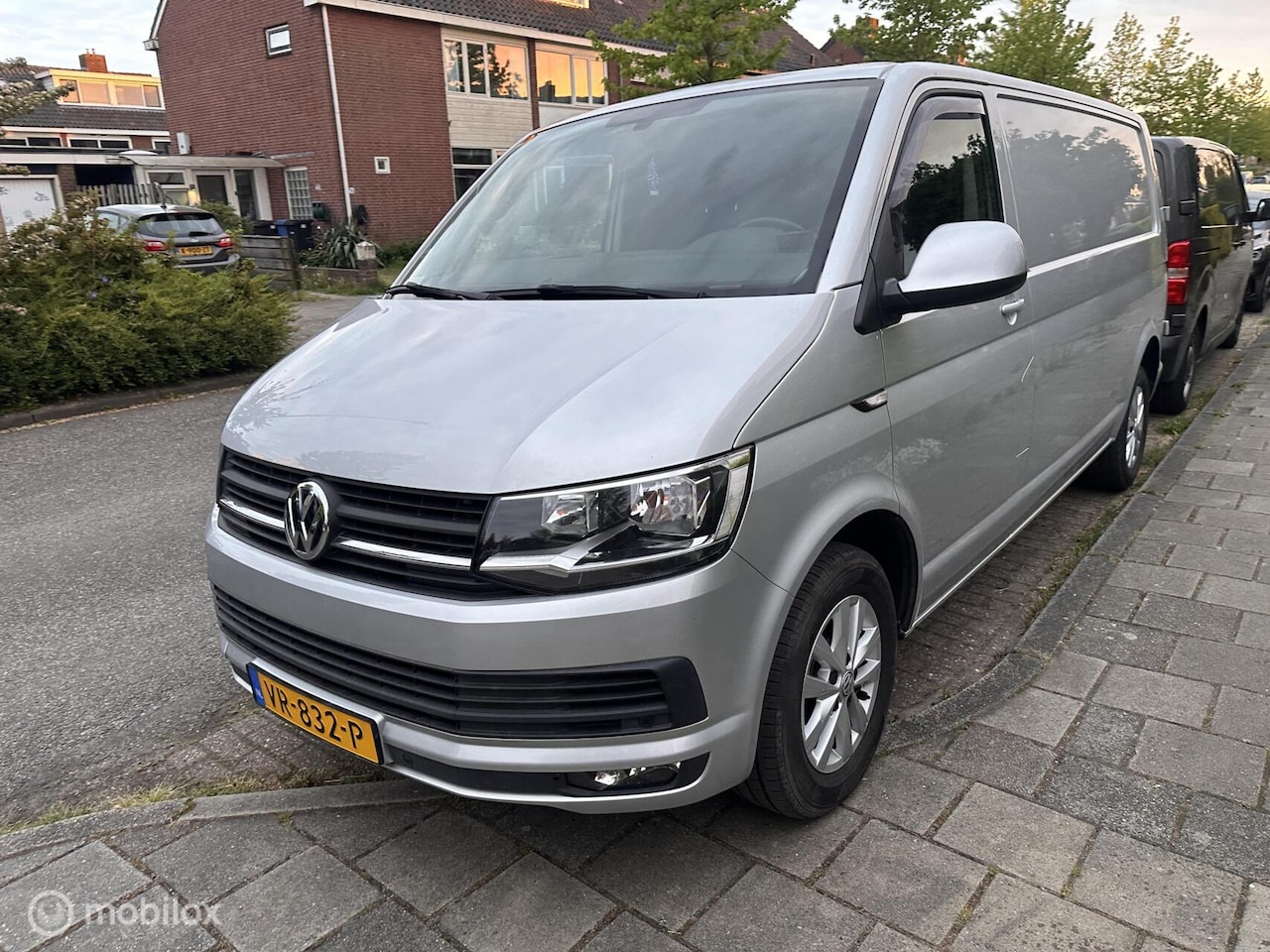 Volkswagen Transporter - 2.0 TDI L2H1 2.0 TDI L2H1 - AutoWereld.nl