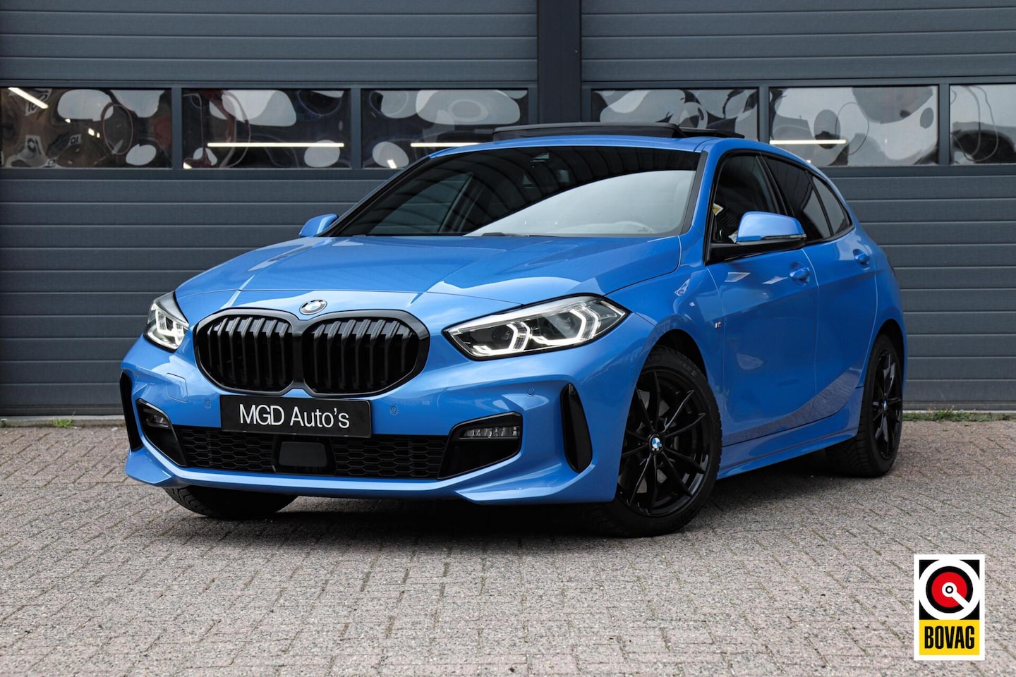 BMW 1-serie - 120i M-Sport M-Pakket |LED|PANODAK|STOEL+STUURVERW|CAMERA|CARPLAY | TREKHAAK - AutoWereld.nl