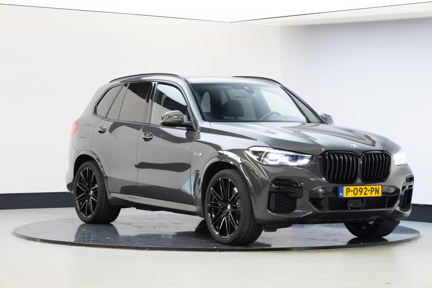 BMW X5 - xDrive45e High Executive | M-Sport | Trekhaak | SOH 91,6% | - AutoWereld.nl