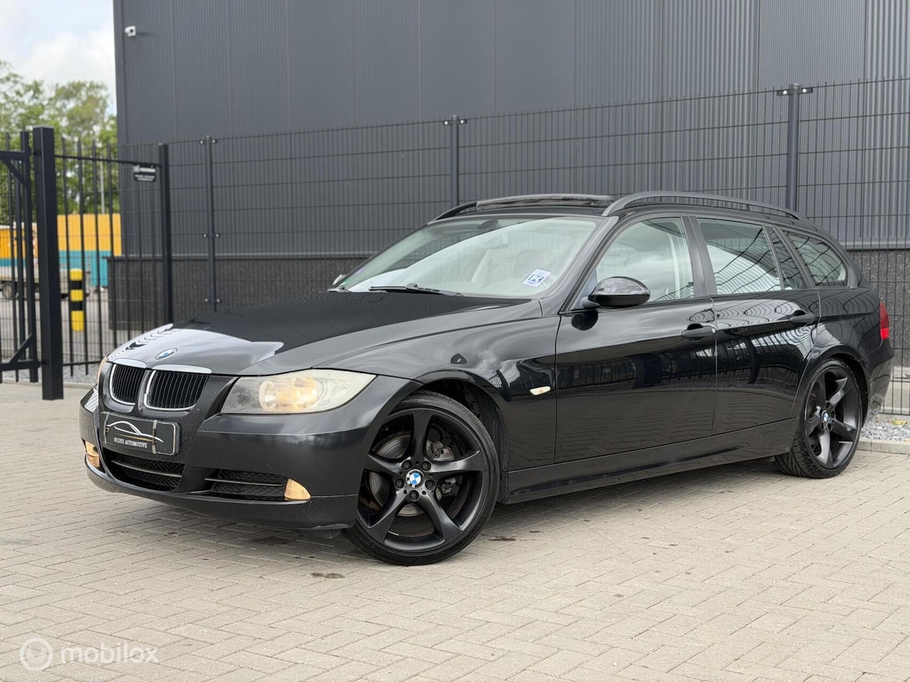BMW 3-serie Touring - 320i AUT|LEDER|PANO|TREKHAAK|lees omsch - AutoWereld.nl