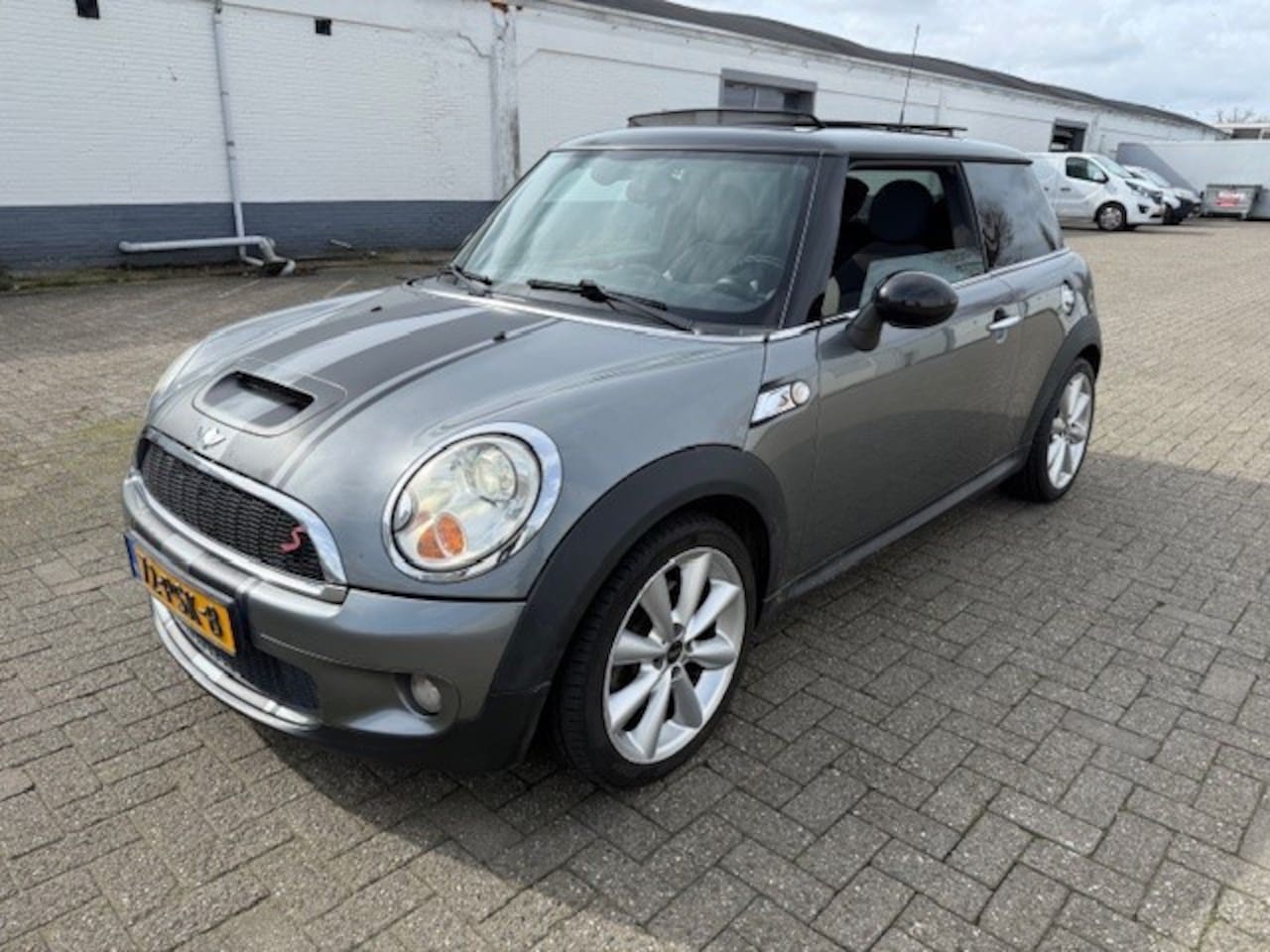 MINI Cooper S - Mini 1.6 APK 12-03-2027, Incl Gr beurt - AutoWereld.nl